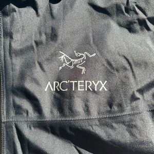 Arc’teryx Men’s AR jacket